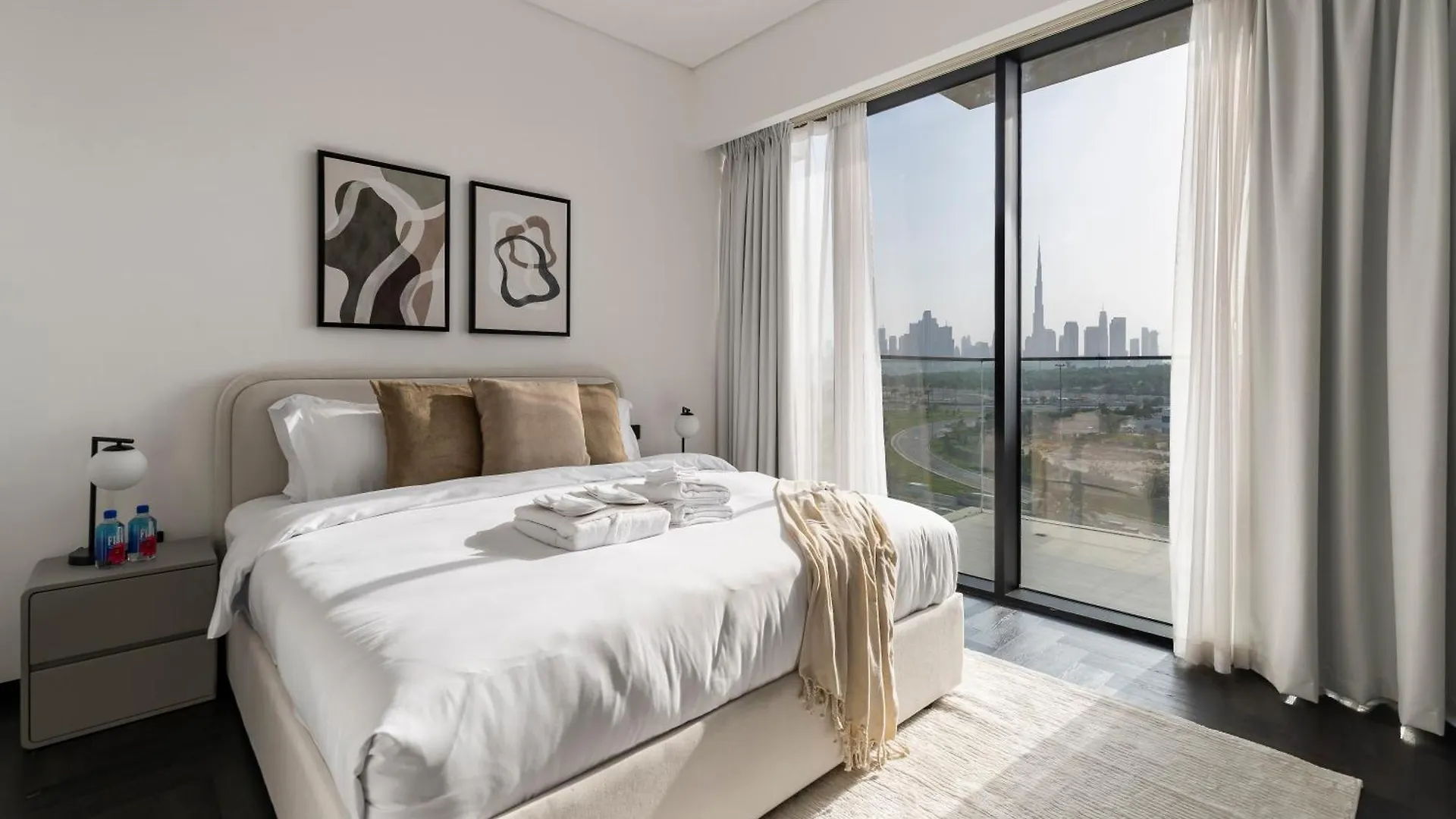 Dream Stay With Dubai Skyline & Burj View From Balcony